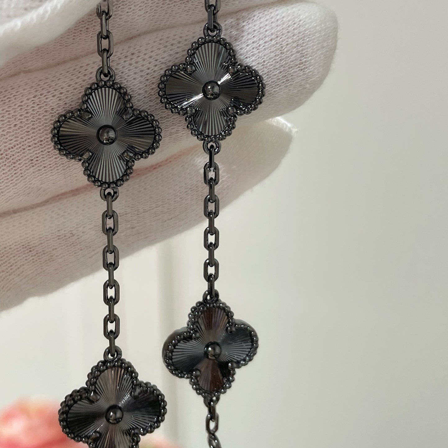 [GALE]CLOVER 5 MOTIF BLACK BRACELET