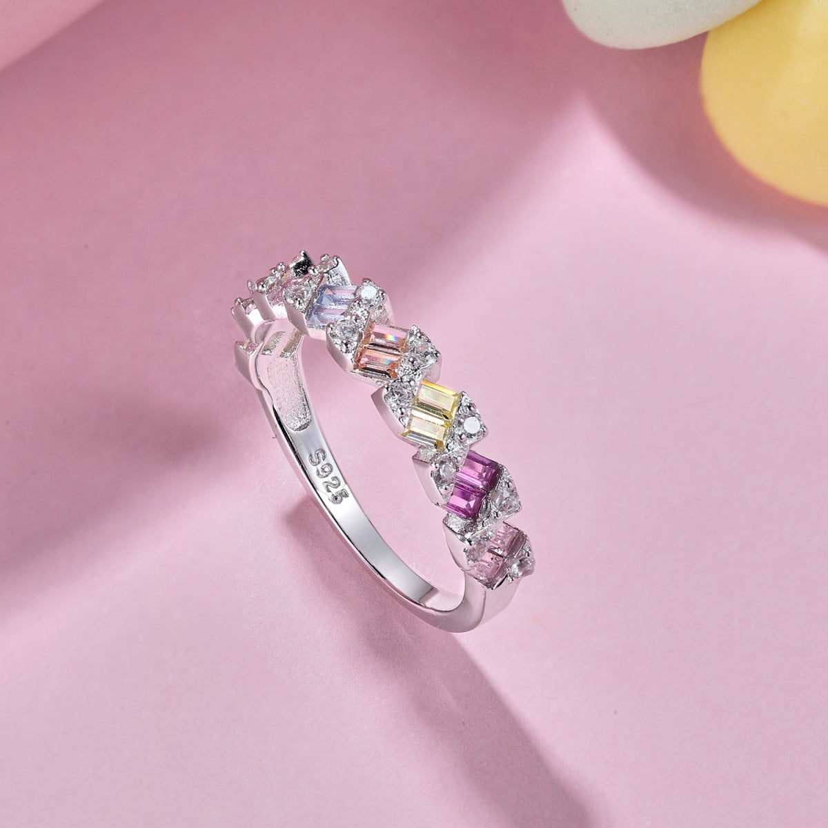 [GALE]Delicate Vibrant Emerald Cut Daily Ring