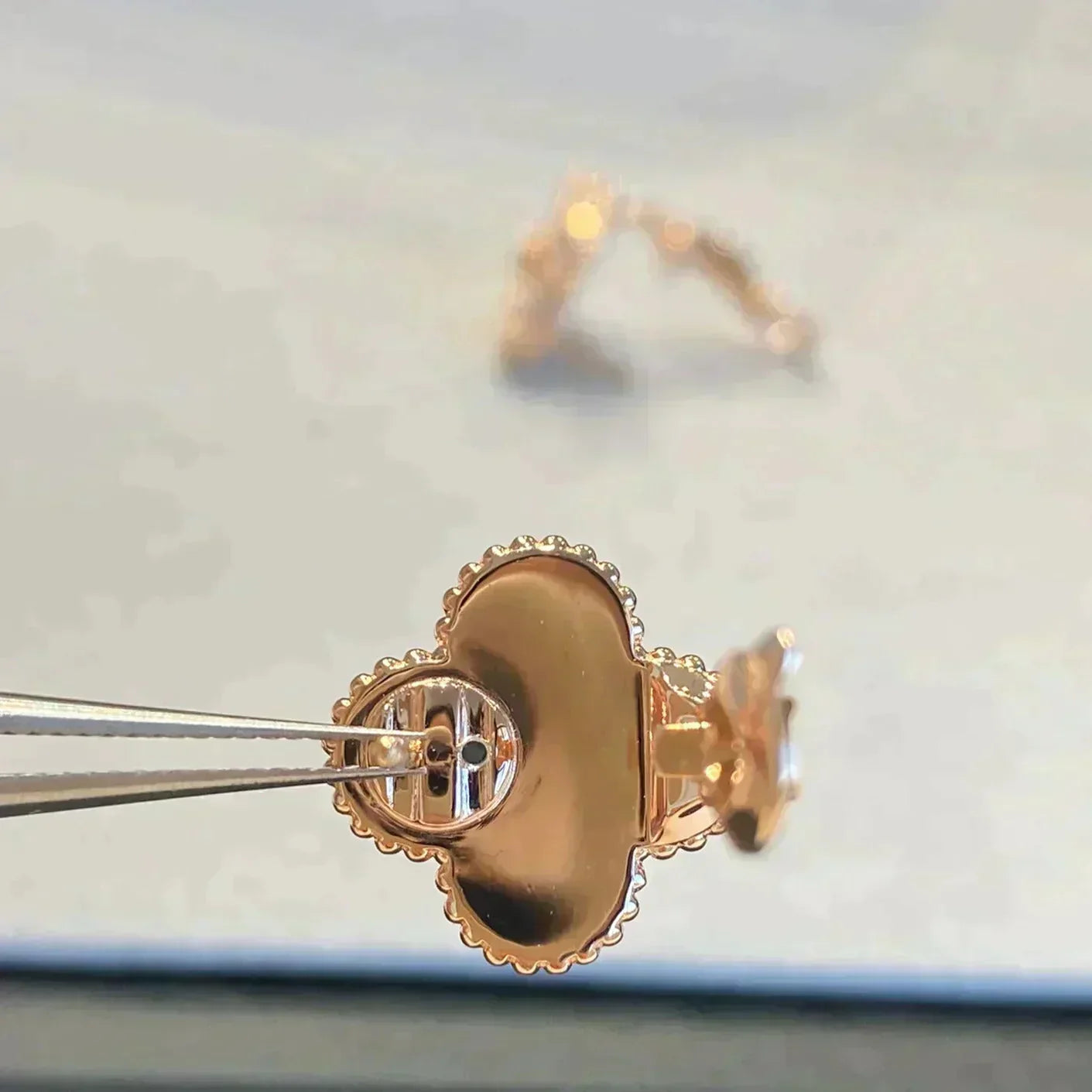 [GALE]CLOVER MEDIUM 1 MOTIFS GRAY MOP  DIAMOND EARRINGS