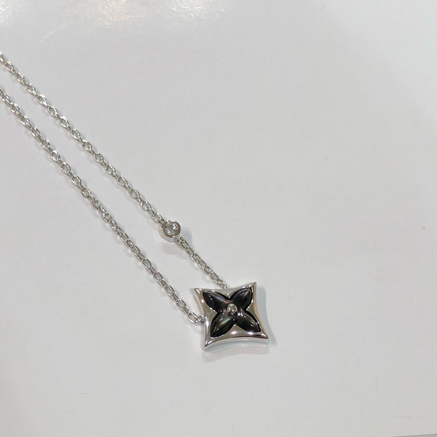 [GALE]STAR BLACK MOP NECKLACE
