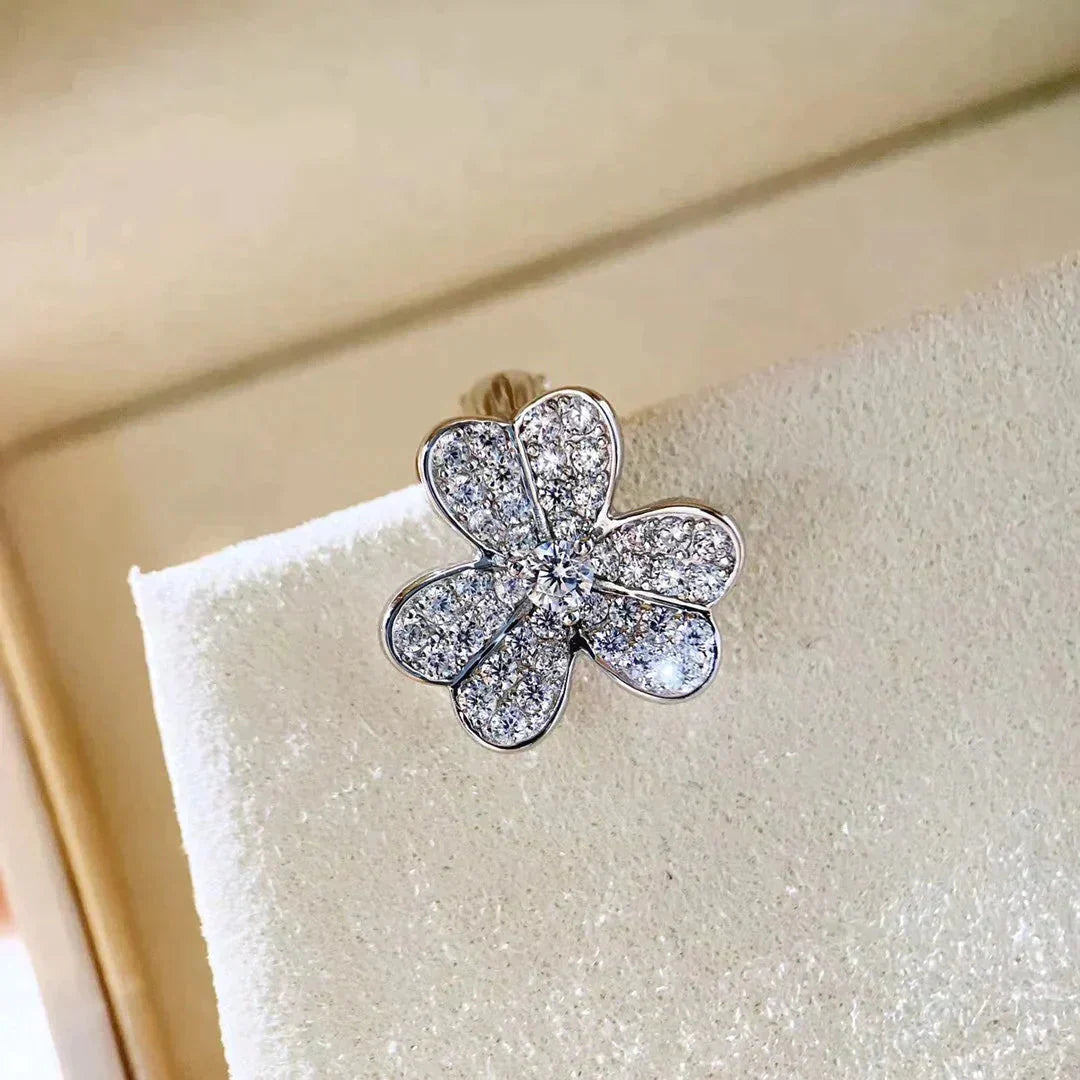 [NOVO]クローバー コモス ダイヤモンド ピアス シルバー