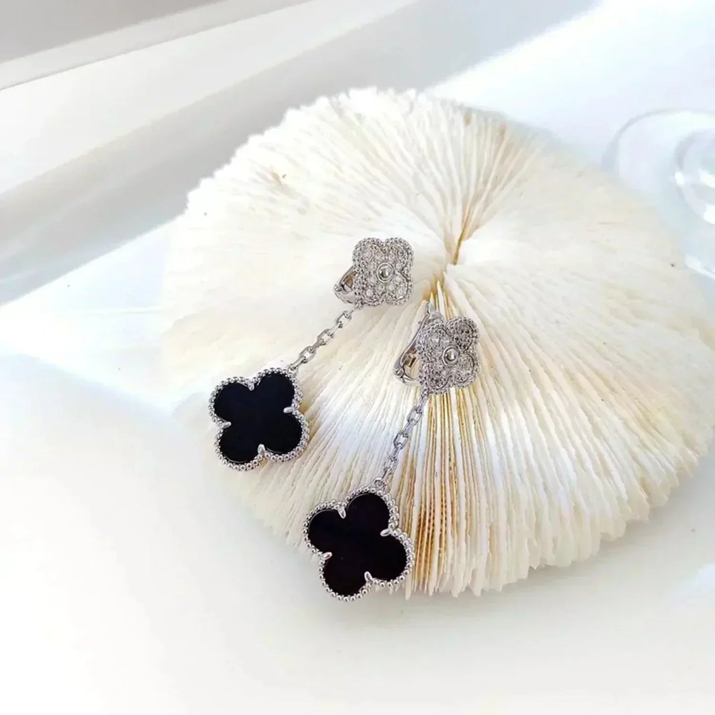 [GALE]CLOVER 2 MOTIFS  DIAMOND ONYX EARRINGS SILVER