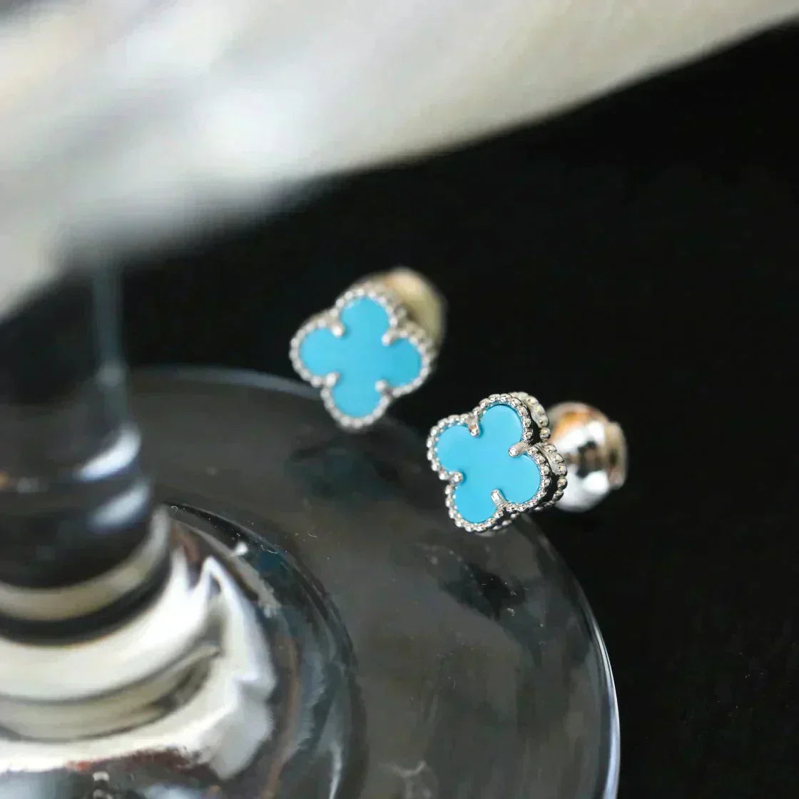 [NOVO]クローバー ミニ 9.5mm オニキス スタッドピアス シルバー