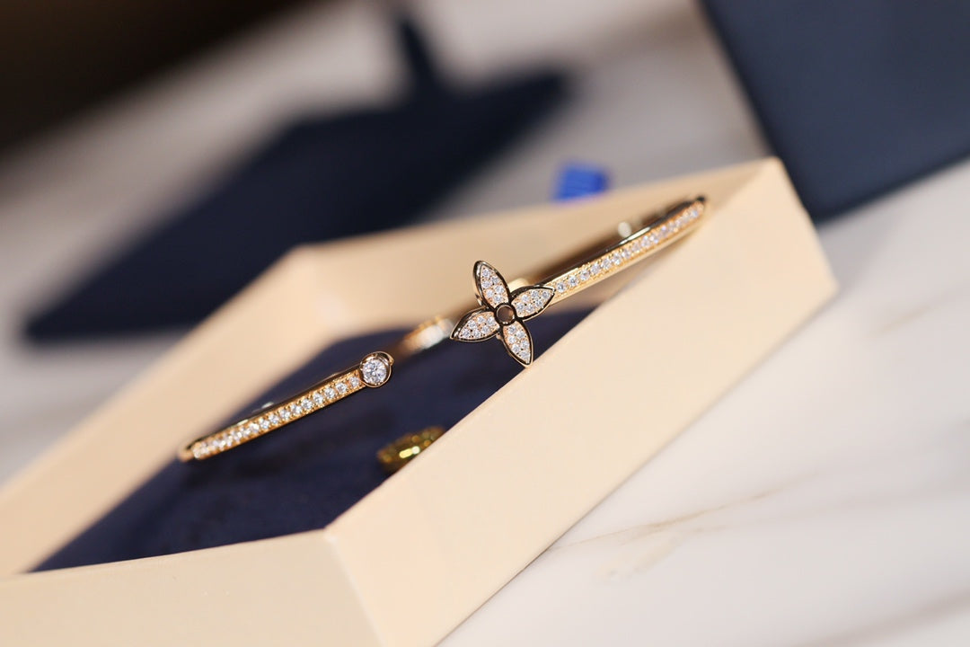 [GALE]IDYLLE GOLD OPEN BRACELET DIAMOND PAVED