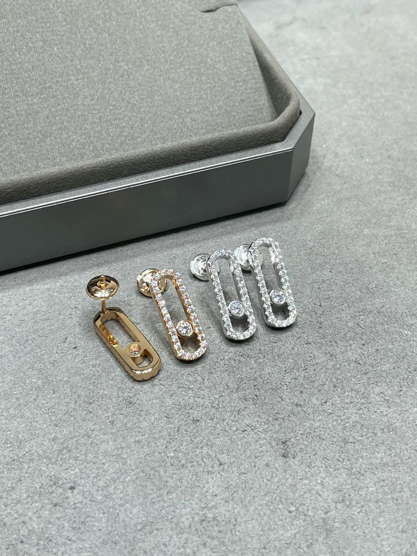 [GALE]MOVE UNO STUD DIAMOND PAVED EARRINGS