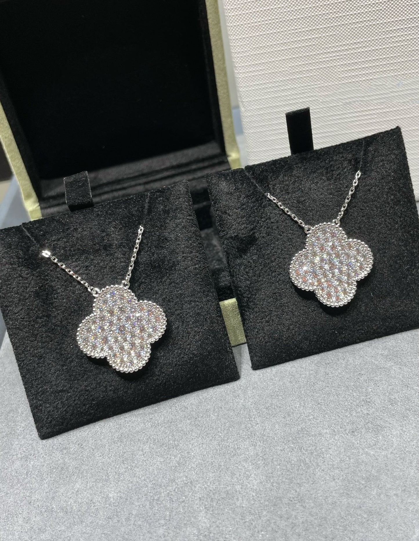 [NOVO]クローバー 25mm ラージペンダント ダイヤモンドパヴェシルバーネックレス