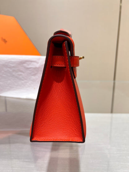 HM KELLY POCHETTE 22CM RED SWIFT GOLD HARDWARE
