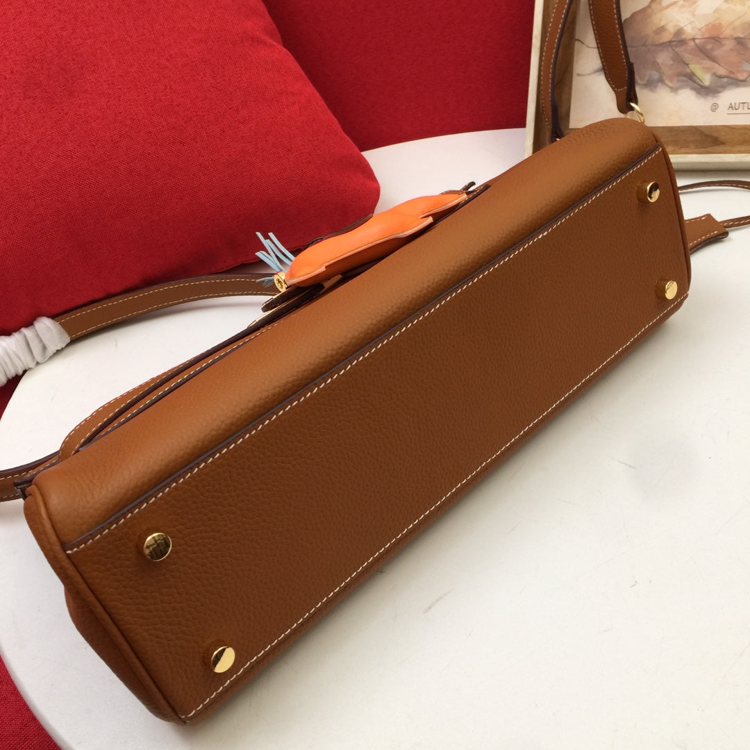 HM SHOULDER BAG 35 BROWN TOGO GOLD HARDWARE