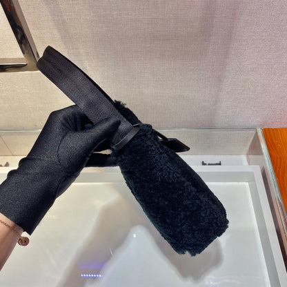 HOBO BAG 23 IN BLACK SHEARLING