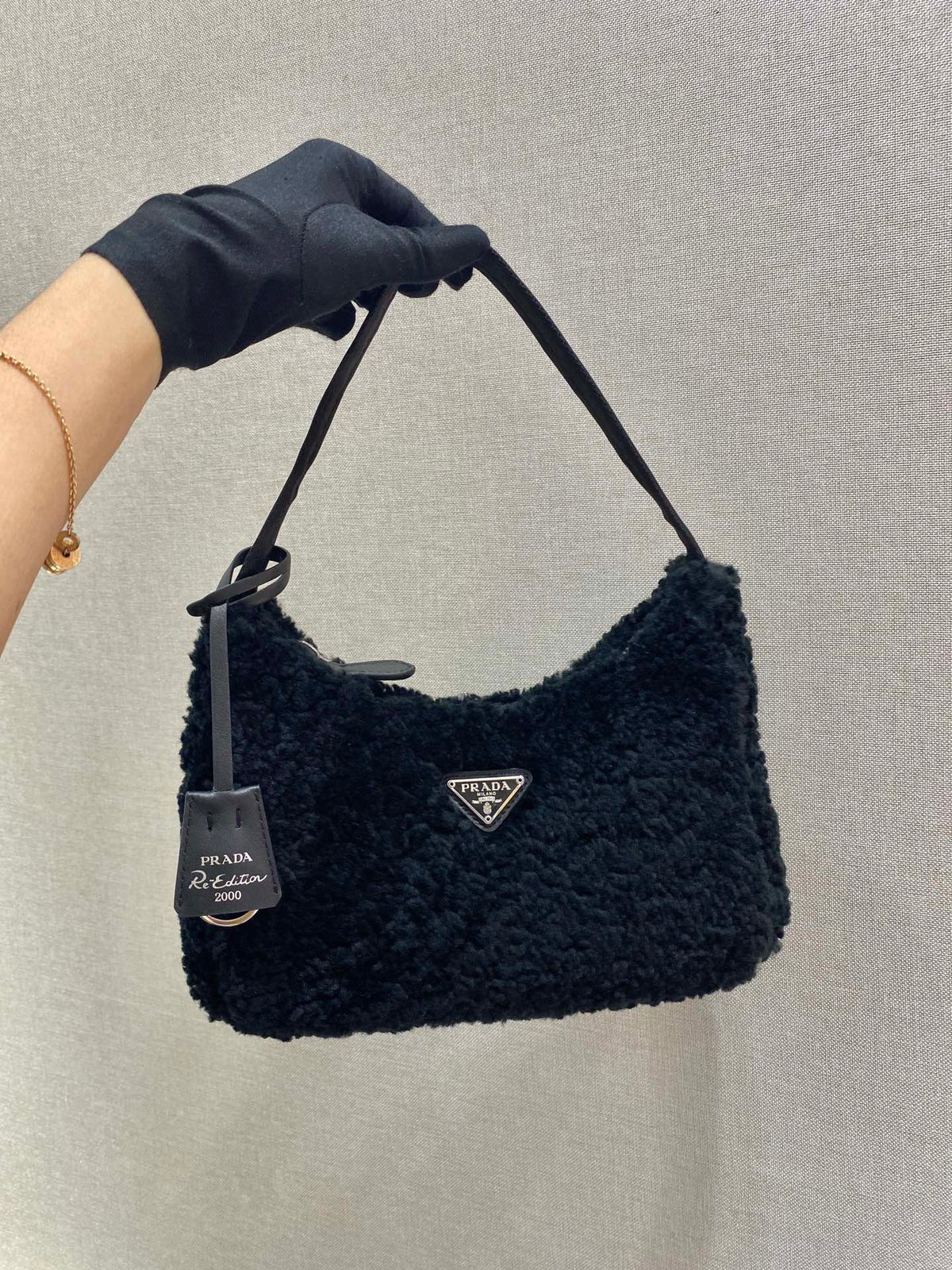HOBO BAG 23 IN BLACK SHEARLING