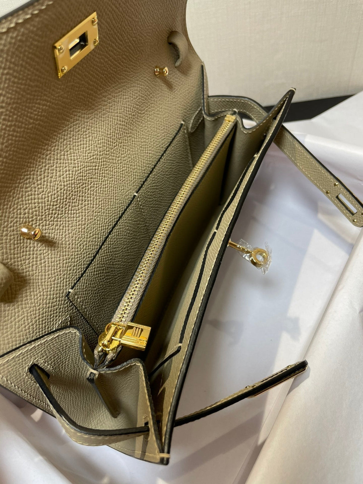 kelly to go wallet 20.5 lichen epsom gold hardware