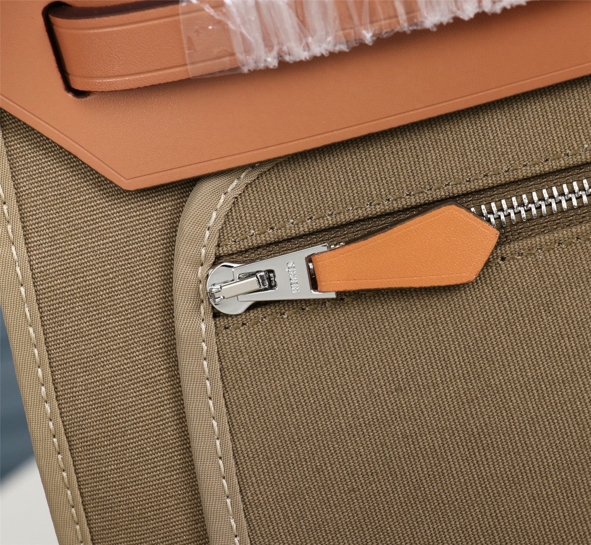 HM HERBAG ZIP 31 OLIVE AND BRONZE CANVAS