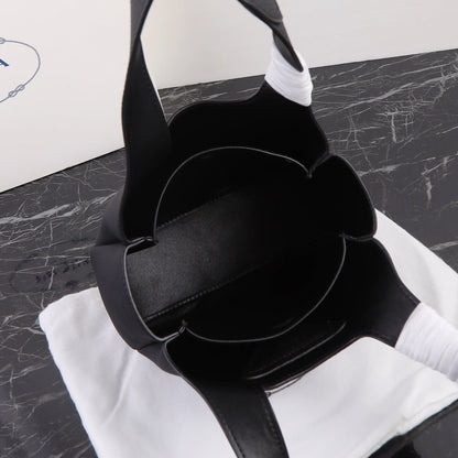 PRA 18 DYNAMIQUE LOGO TOTE BAG IN BLACK CALFSKIN