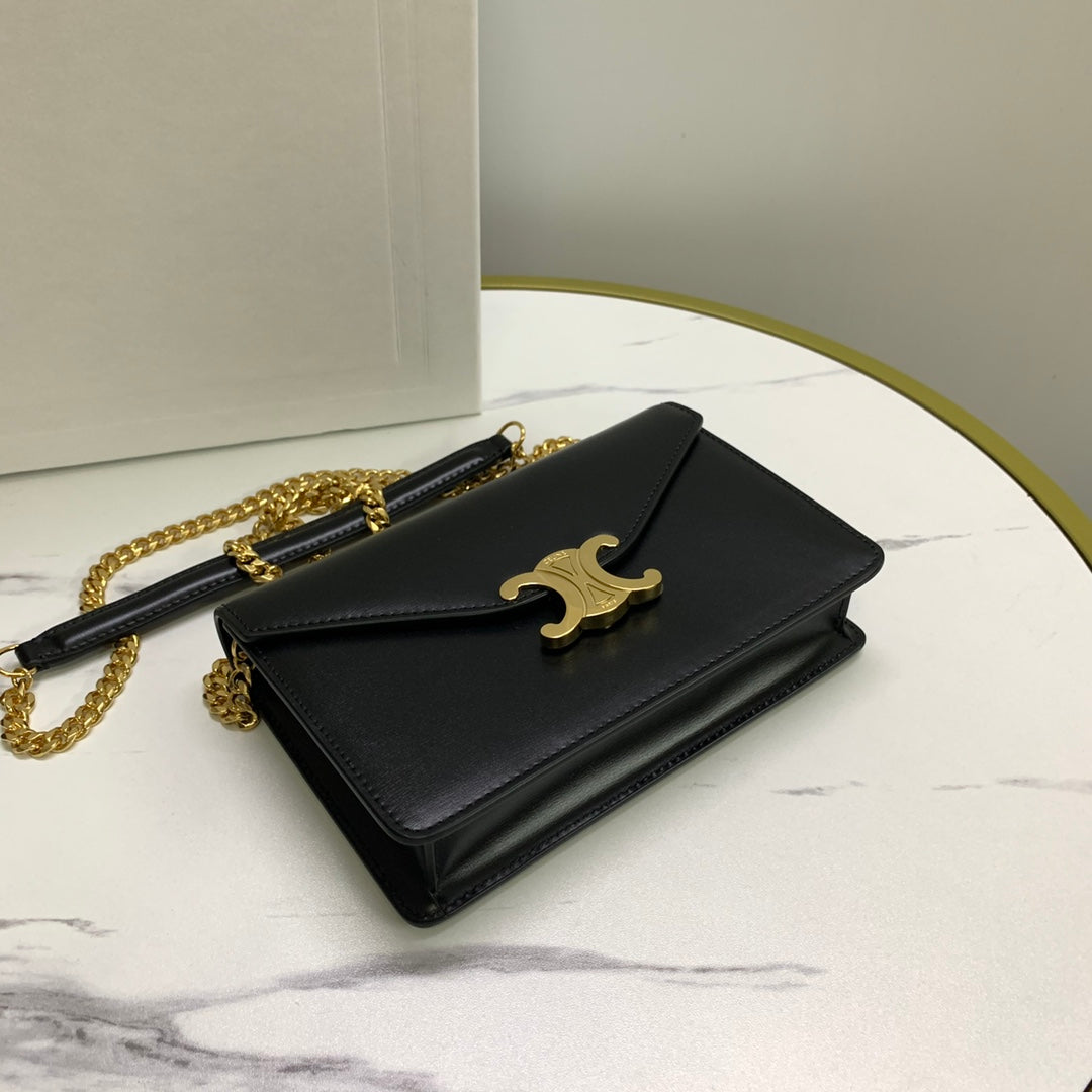 WALLET ON CHAIN MARGO 19 IN BLACK SMOOTH CALFSKIN GOLD HARDWARE