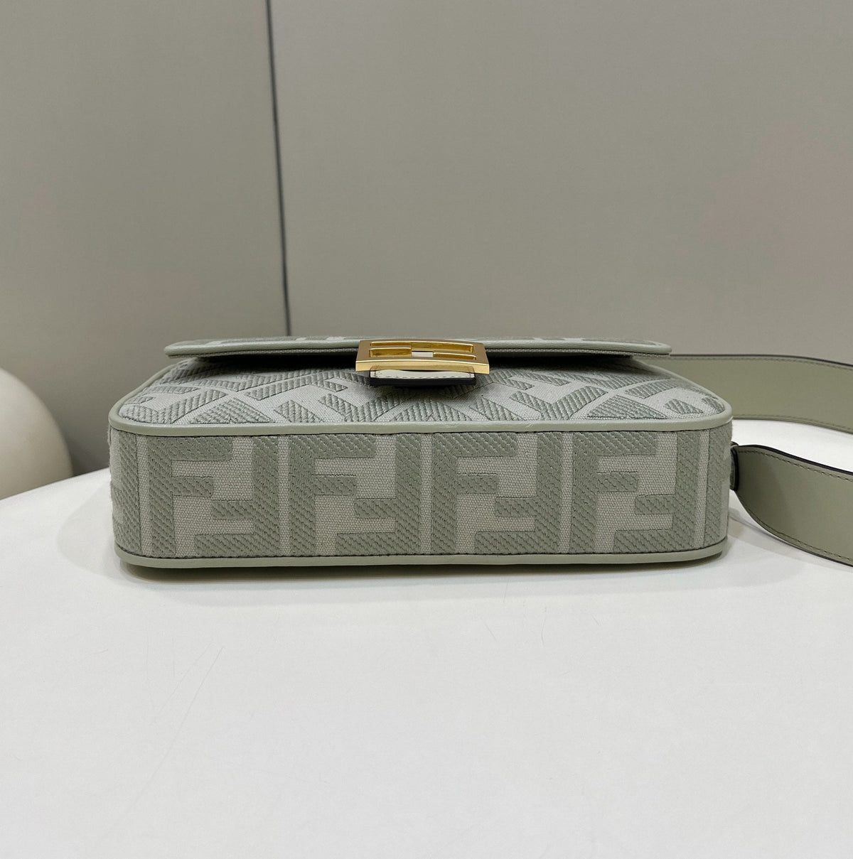 BAGUETTE WITH FF MOTIF 27 IN BITTER JACQUARD FABRIC GOLD HARDWARE