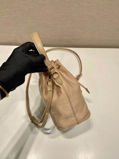 BUCKET BAG 19 IN BEIGE RE-NYLON AND SAFFIANO LEATHER HANDLE