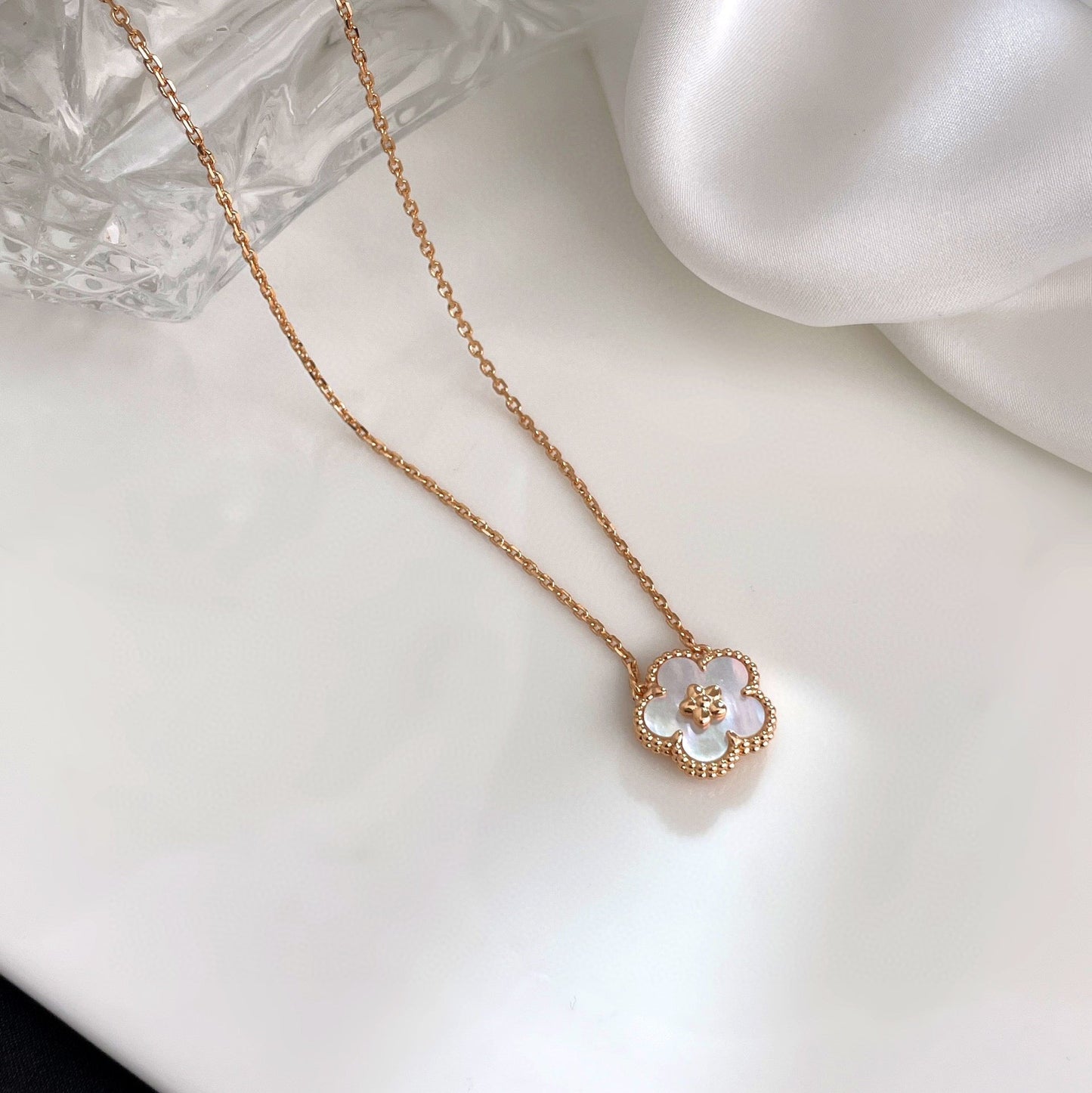 [NOVO]ラッキーホワイトモッププラムブロッサムネックレス