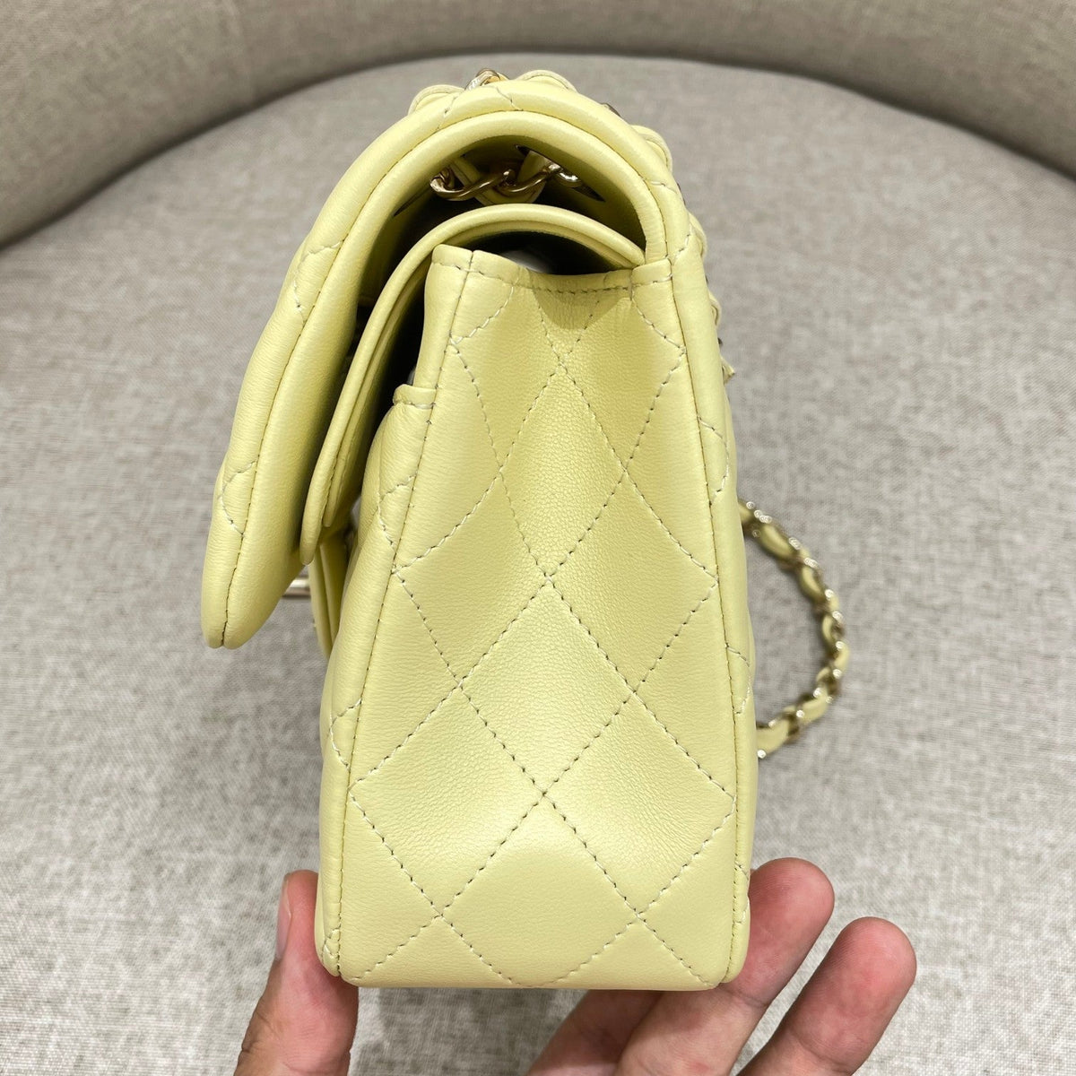 FLAP BAG 25CM PASTEL YELLOW LAMBSKIN GOLD HARDWARE