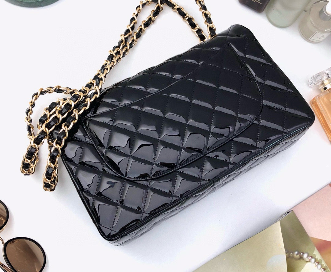 CLASSIC JUMBO FLAP BAG 30CM BLACK PATENT CALFSKIN GOLD HARDWARE