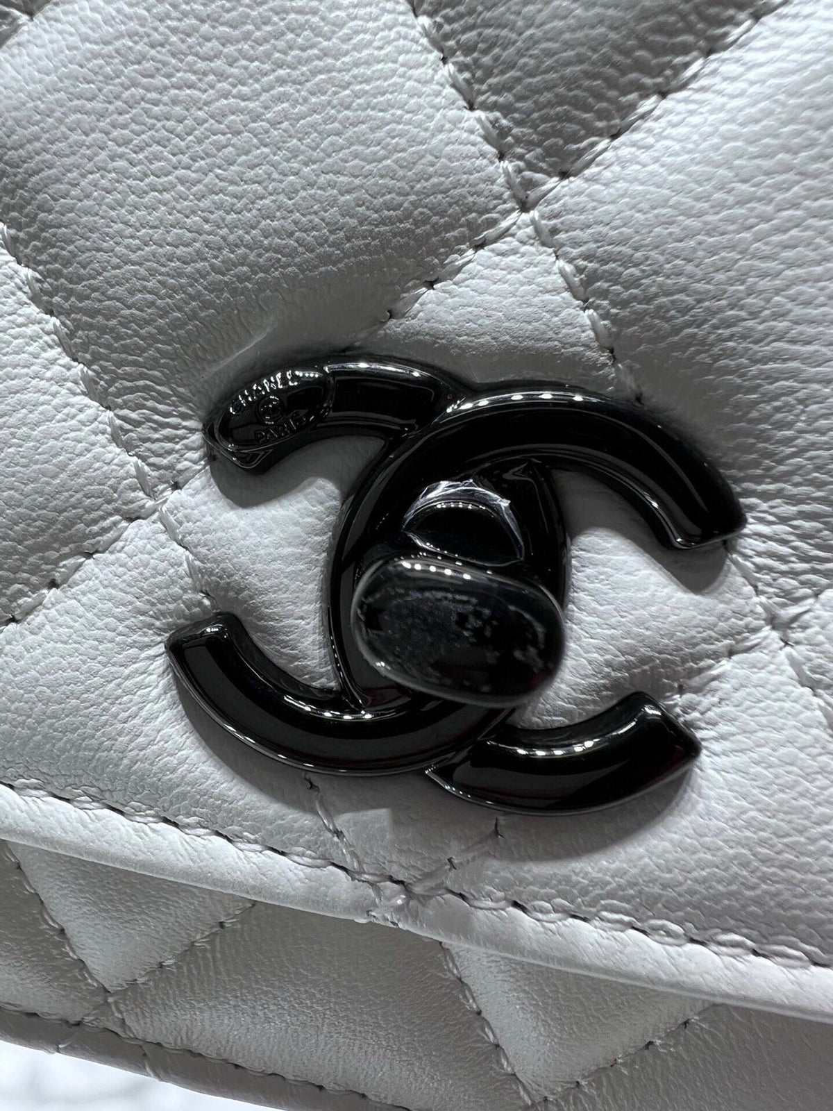 CC WOC 19 WHITE LAMBSKIN BLACK HARDWARE