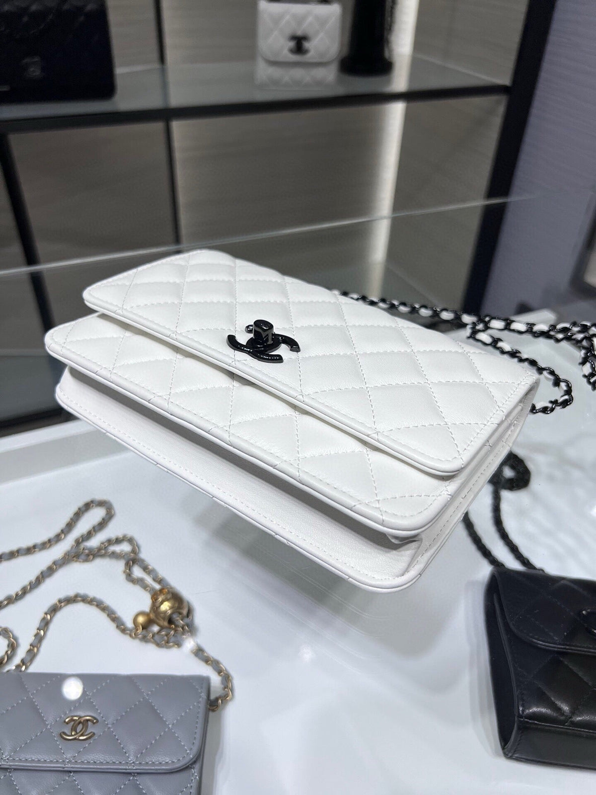 CC WOC 19 WHITE LAMBSKIN BLACK HARDWARE