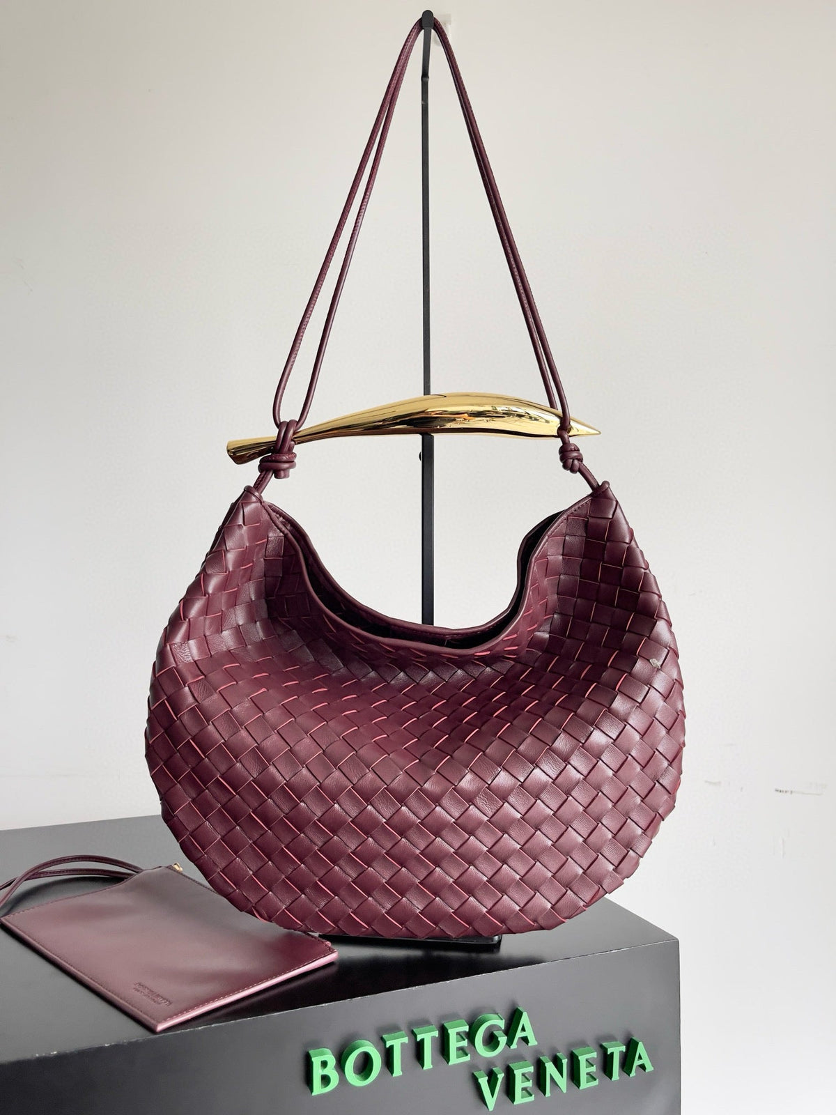SARDINE 39 WITH CHAIN IN BAROLO LAMBSKIN