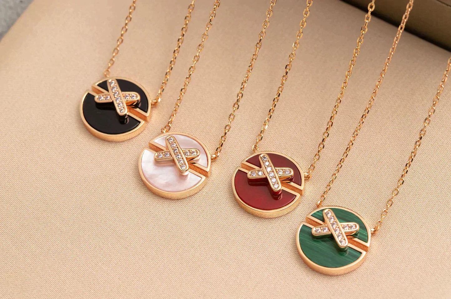 [GALE]JEUX DE ROSE GOLD DIAMOND NECKLACE