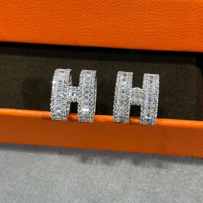 [GALE]H STUD EARRINGS WITH SILVER DIAMONDS