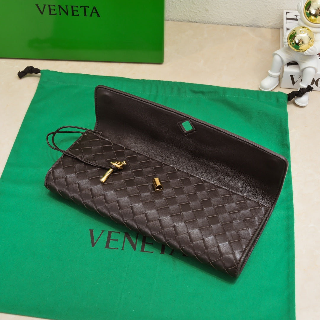 BV Long Clutch Andiamo With Handle 31cm Fondant Calfskin Ghw
