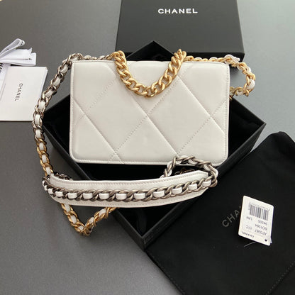 CC 19 Woc 19cm White Calfskin Gold Hardware
