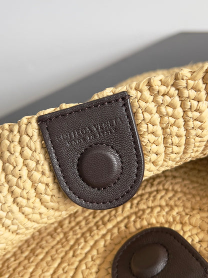 BV Sardine 33 With Chain In Beige Raffia 209338