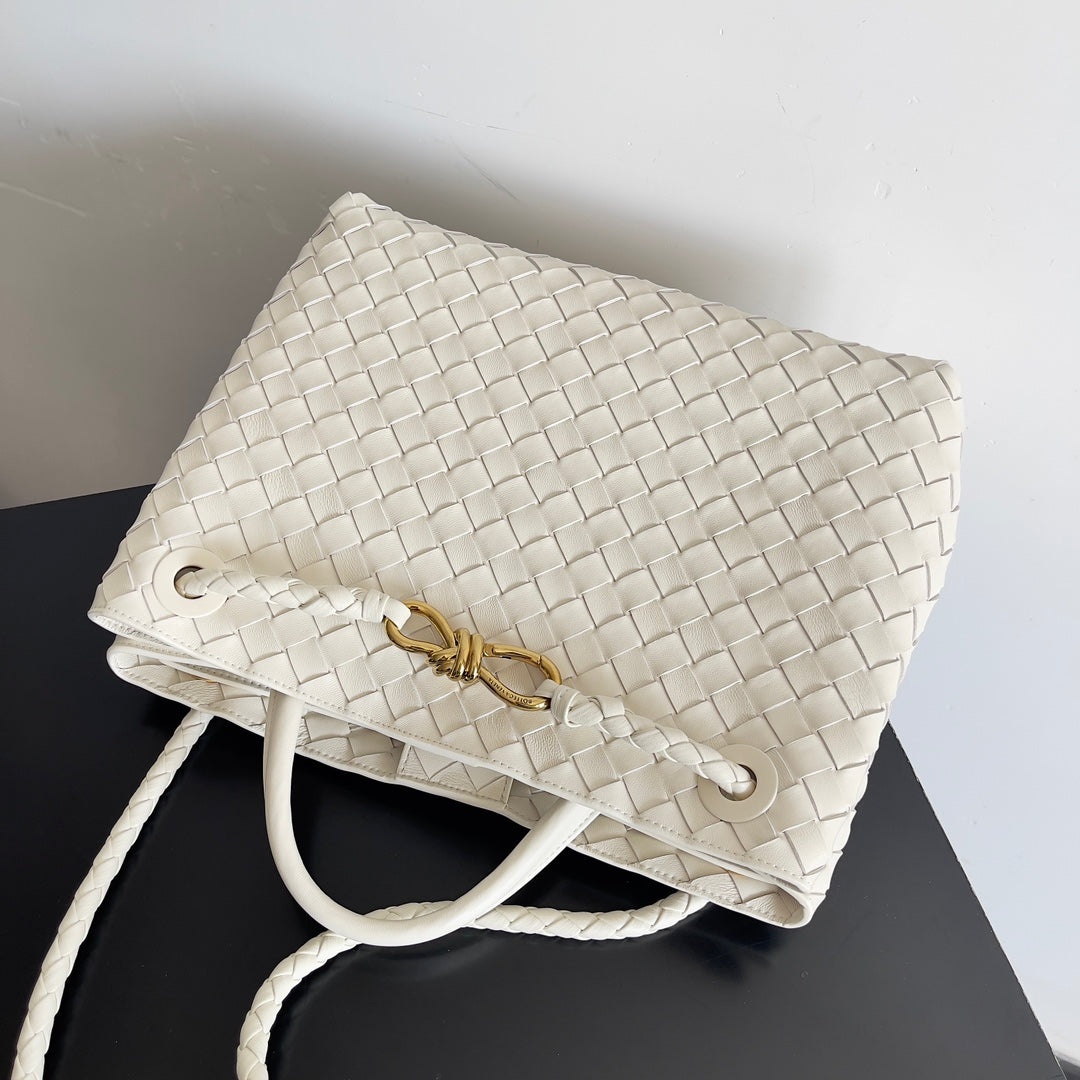 BV Medium Andiamo 32 In Cream Lambskin Ghw 209094