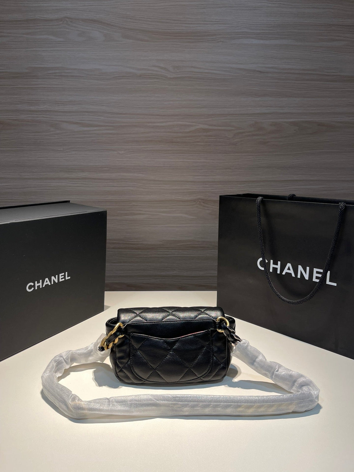 FLAP BAG 20CM GOLD HARDWARE BLACK CALFSKIN