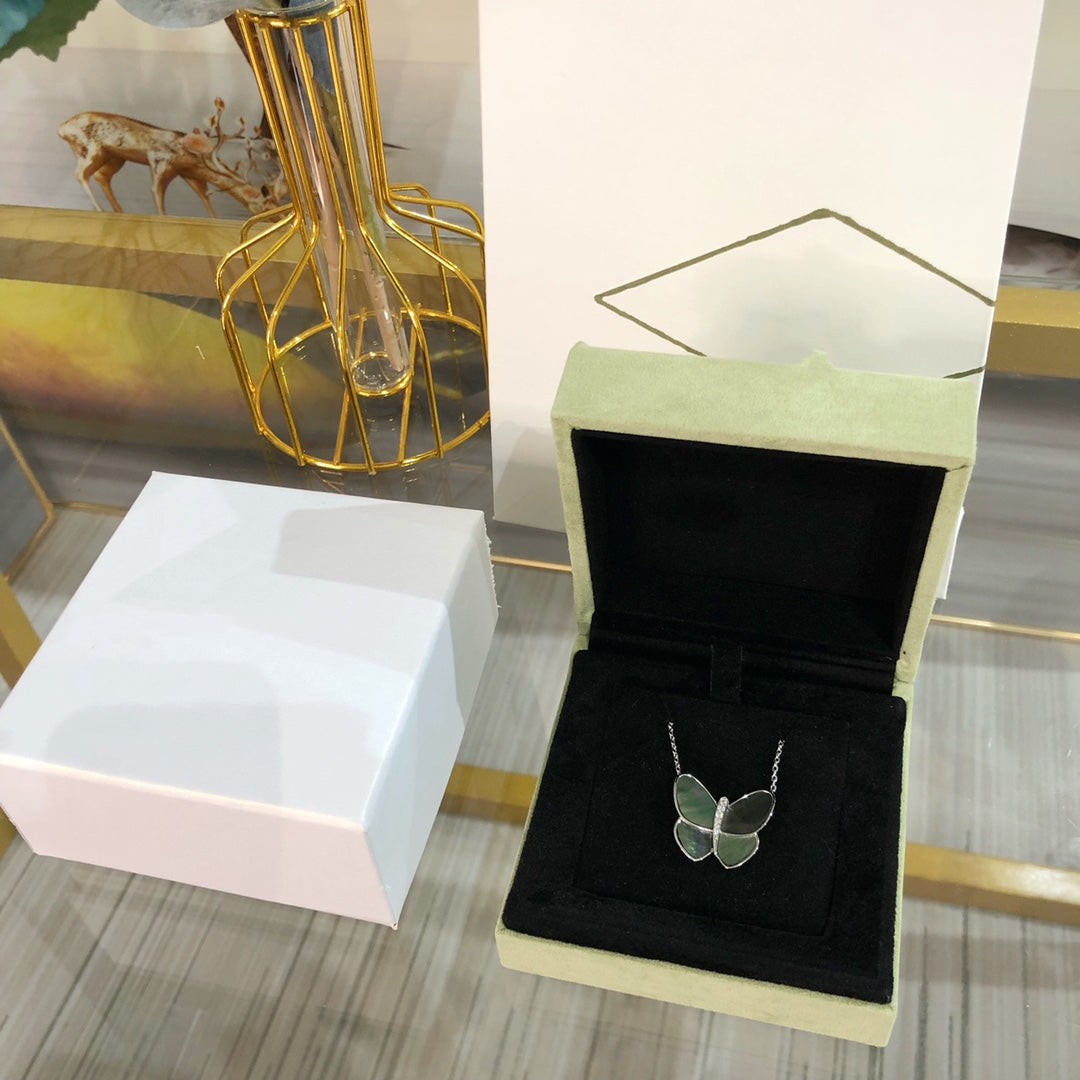[NOVO]ラージバタフライシルバーペンダントダイヤモンドネックレス