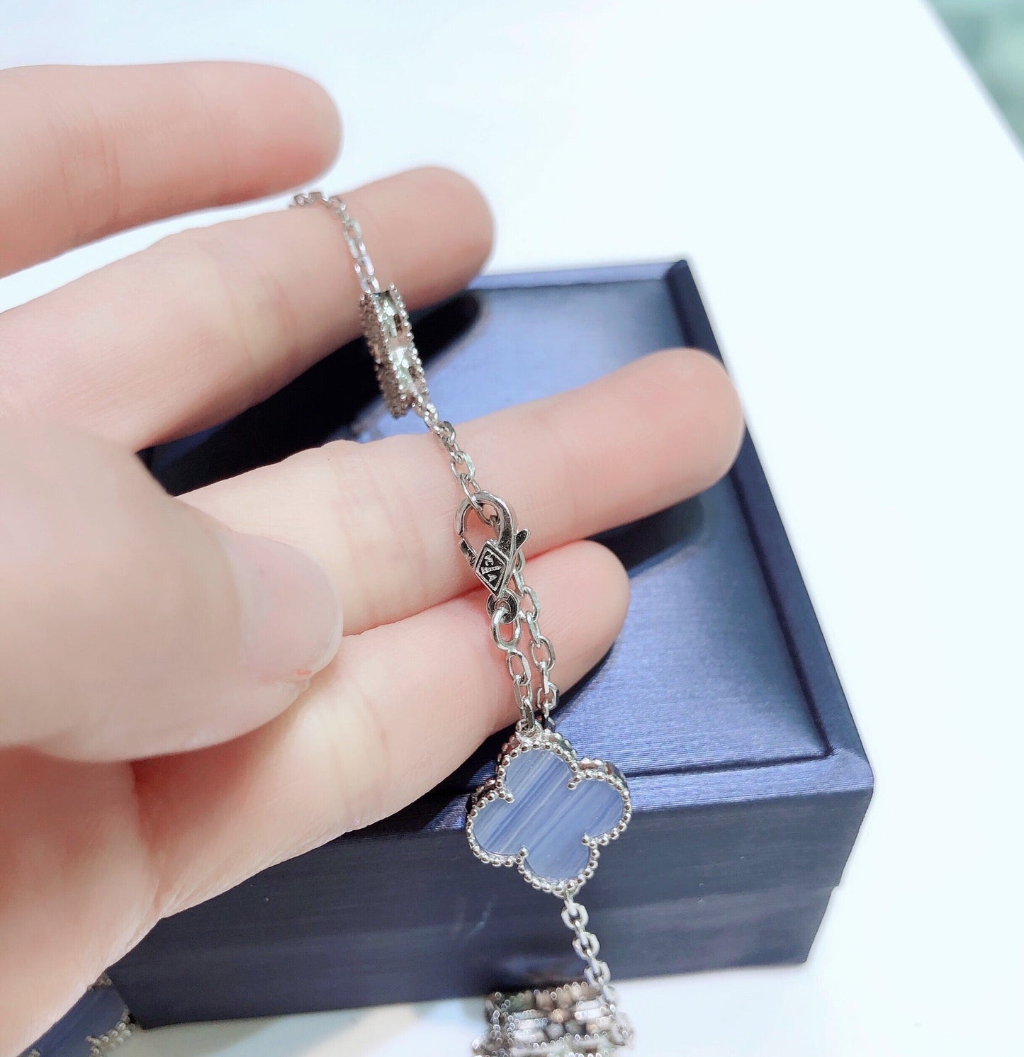 [NOVO]クローバー 10モチーフ カルセドニー ダイヤモンド シルバーネックレス